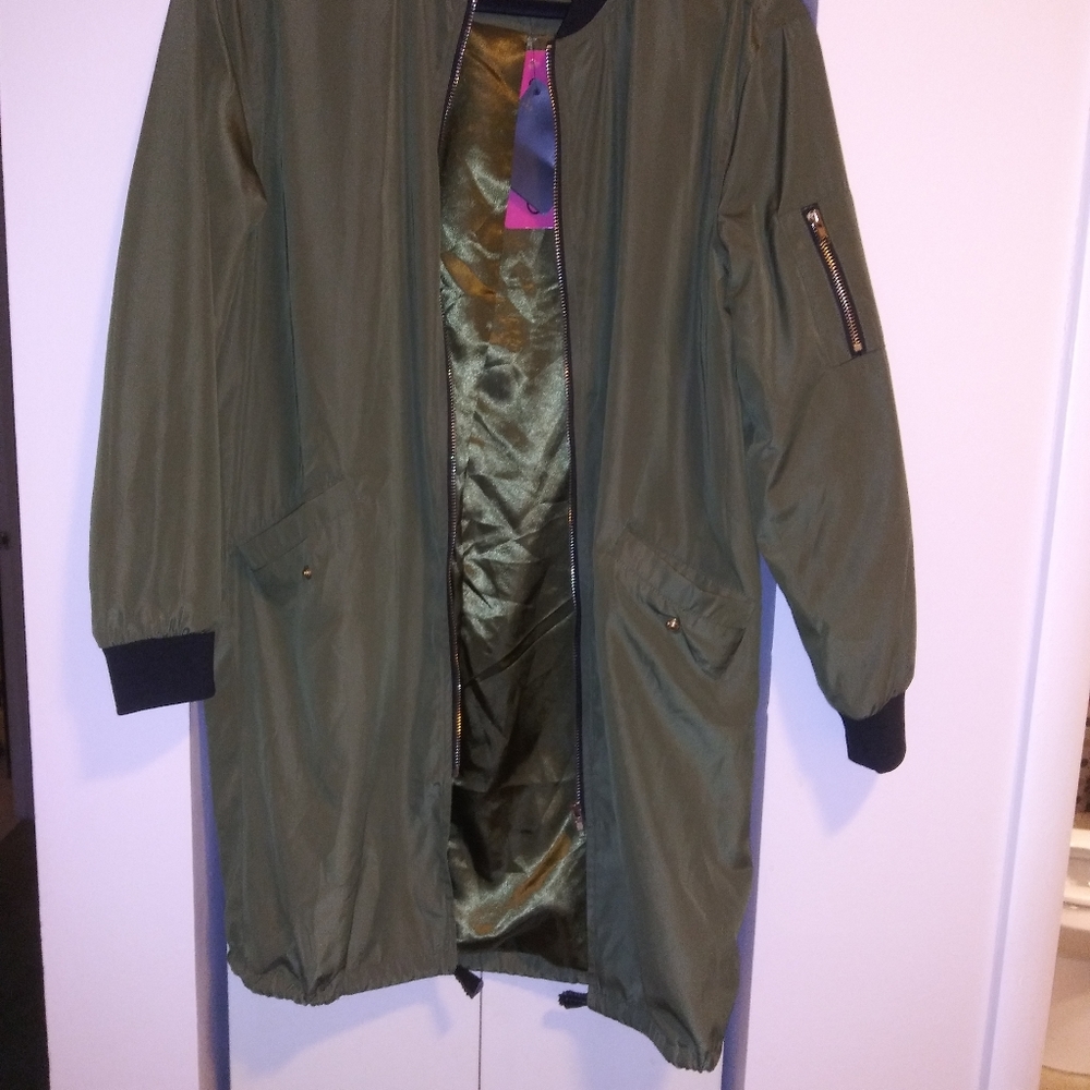 Women's Jacket - Picture 2 of 5